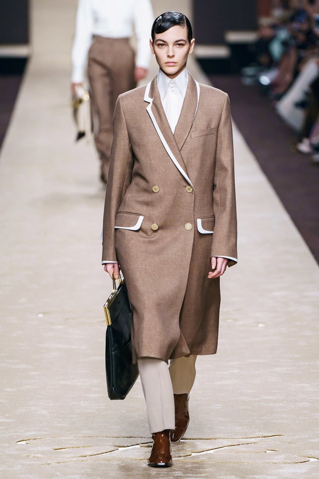 https://media.vogue.ru/photos/5dc5368ec379ba0008b000f9/master/w_640%2cc_limit/444444444444444.jpg