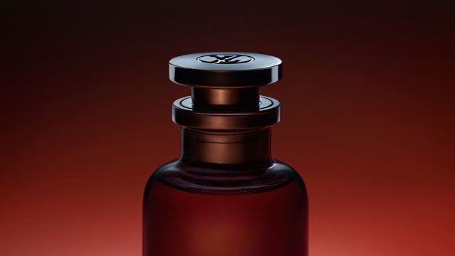 Louis Vuitton: аромат Ombre Nomade с нотами малины, розы и березы | Vogue Russia