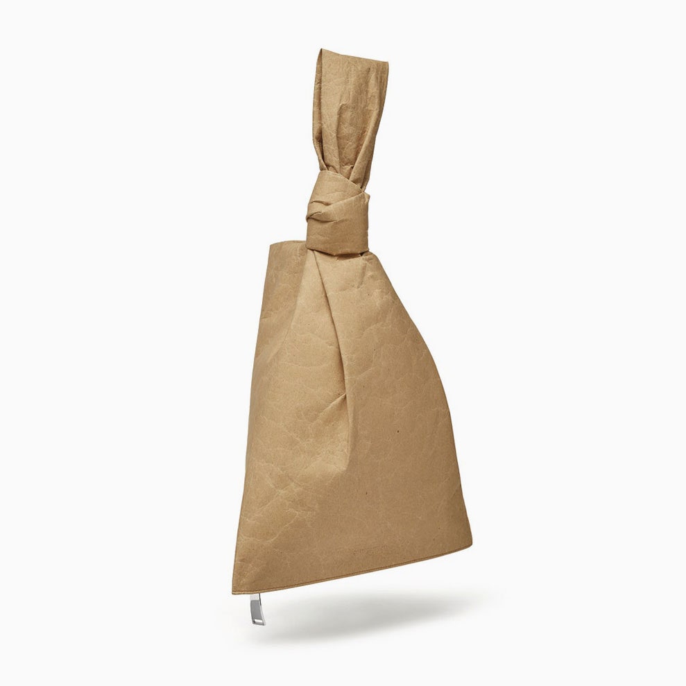 Bottega Veneta выпустили сумки из переработанной бумаги