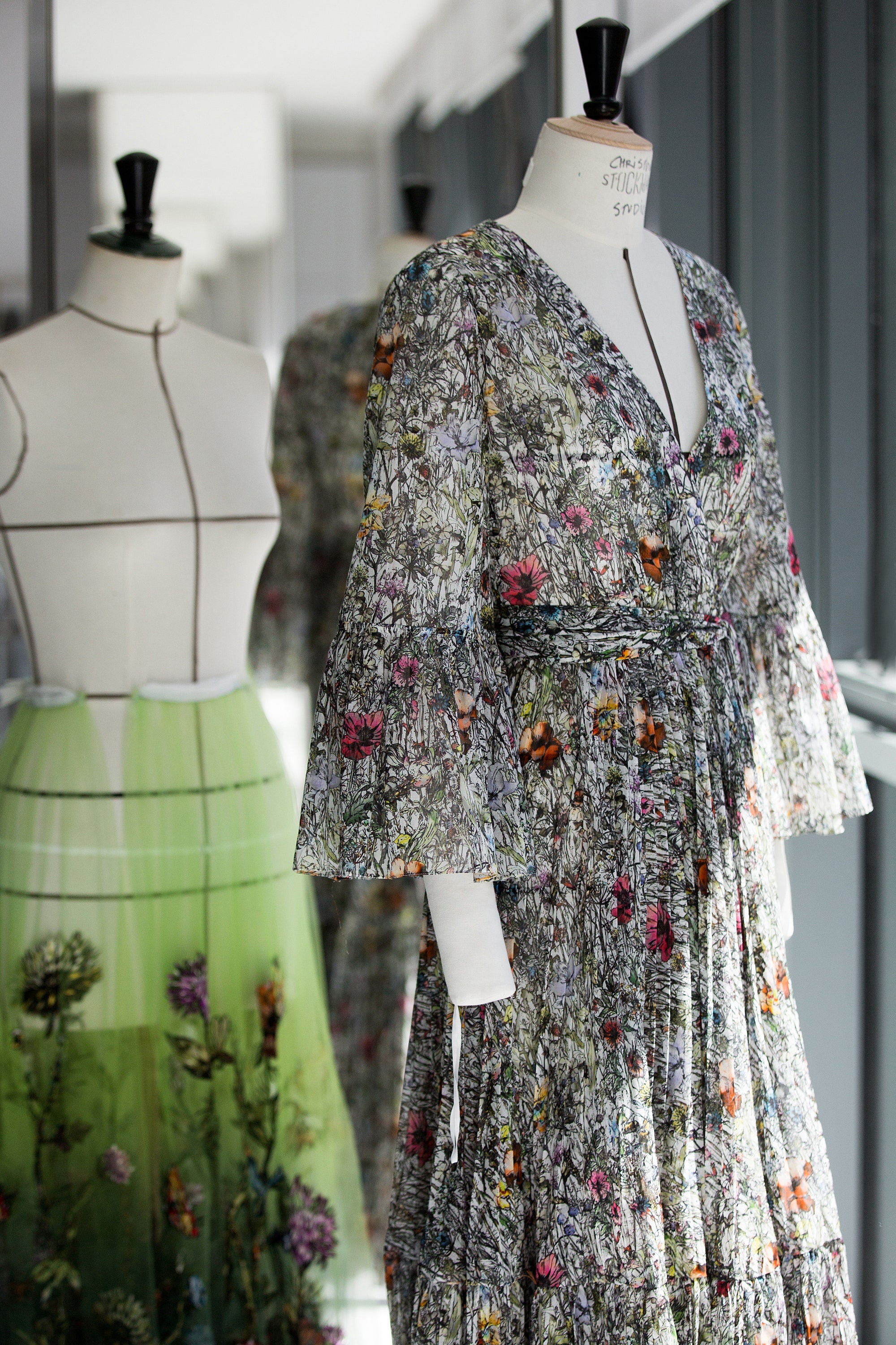 Мария Грация Кьюри: «Магия существует, и она может помочь в любой момент», — креативный директор Dior о традициях южной Апулии в круизной коллекции Dior 2021