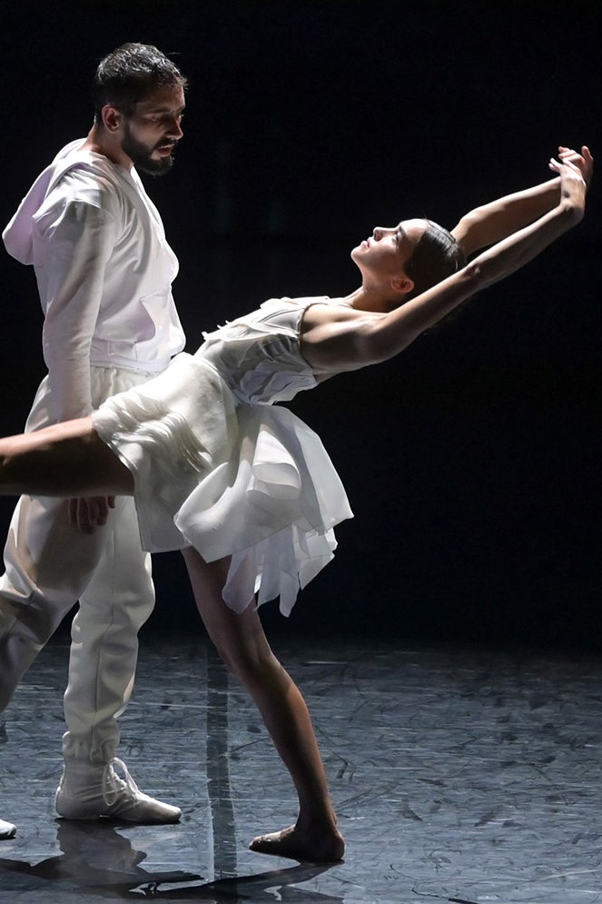 Игорь Чапурин создал костюмы для балета «Лебединое озеро»
