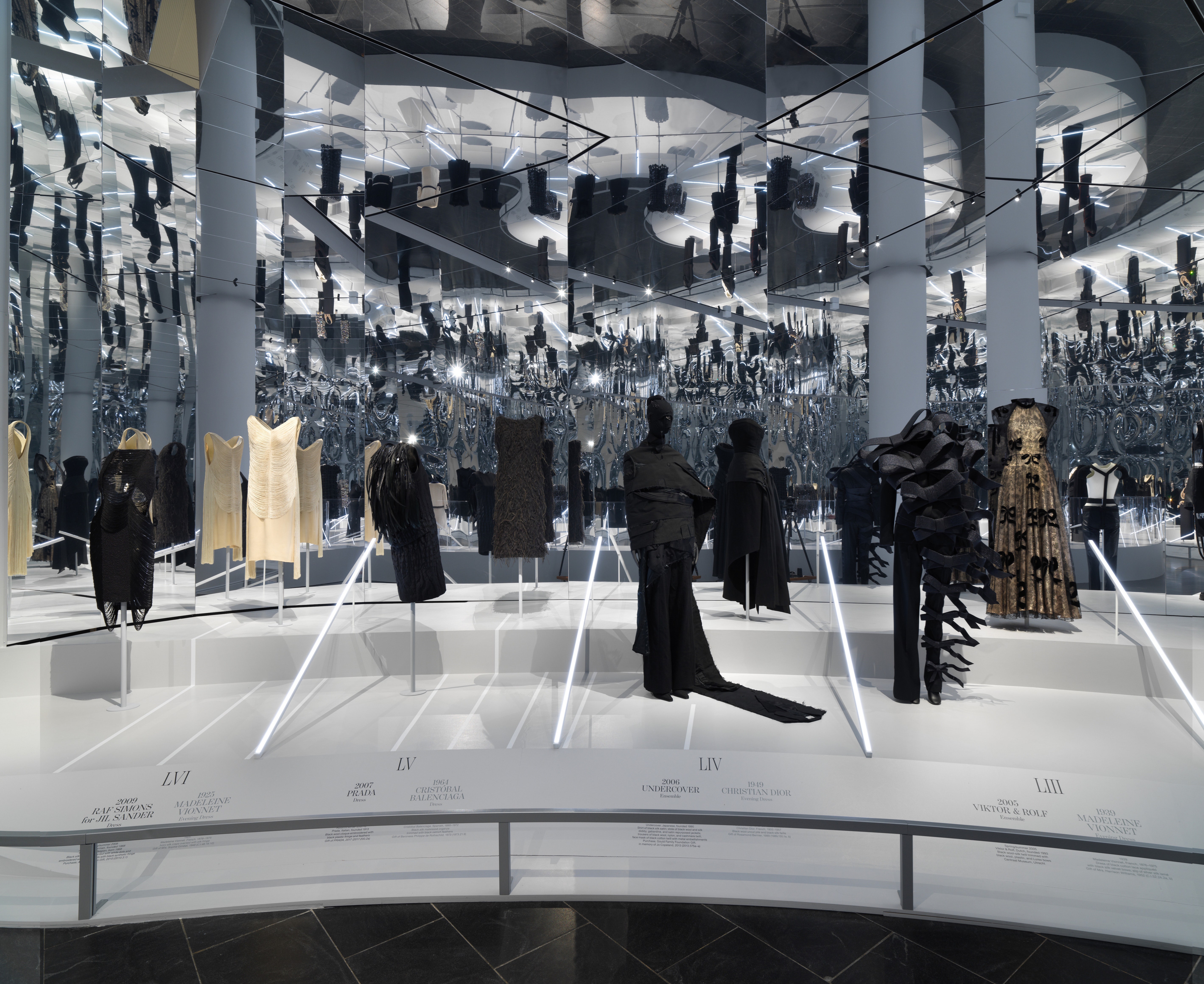 Что нужно знать о новой выставке Met, посвященной истории моды