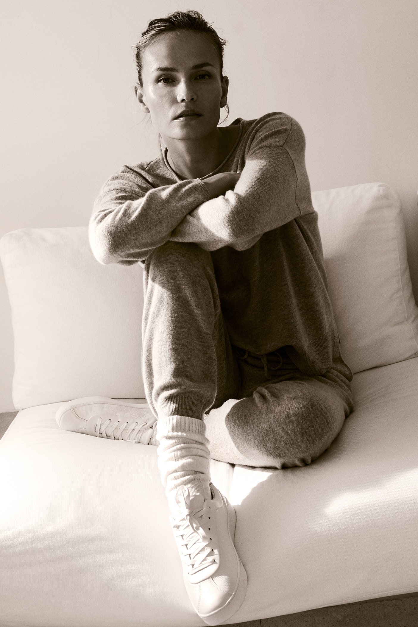 Все для йоги: идеальные бра, леггинсы, комбинезоны, майки, футболки и коврики в новой коллекции Massimo Dutti Soft