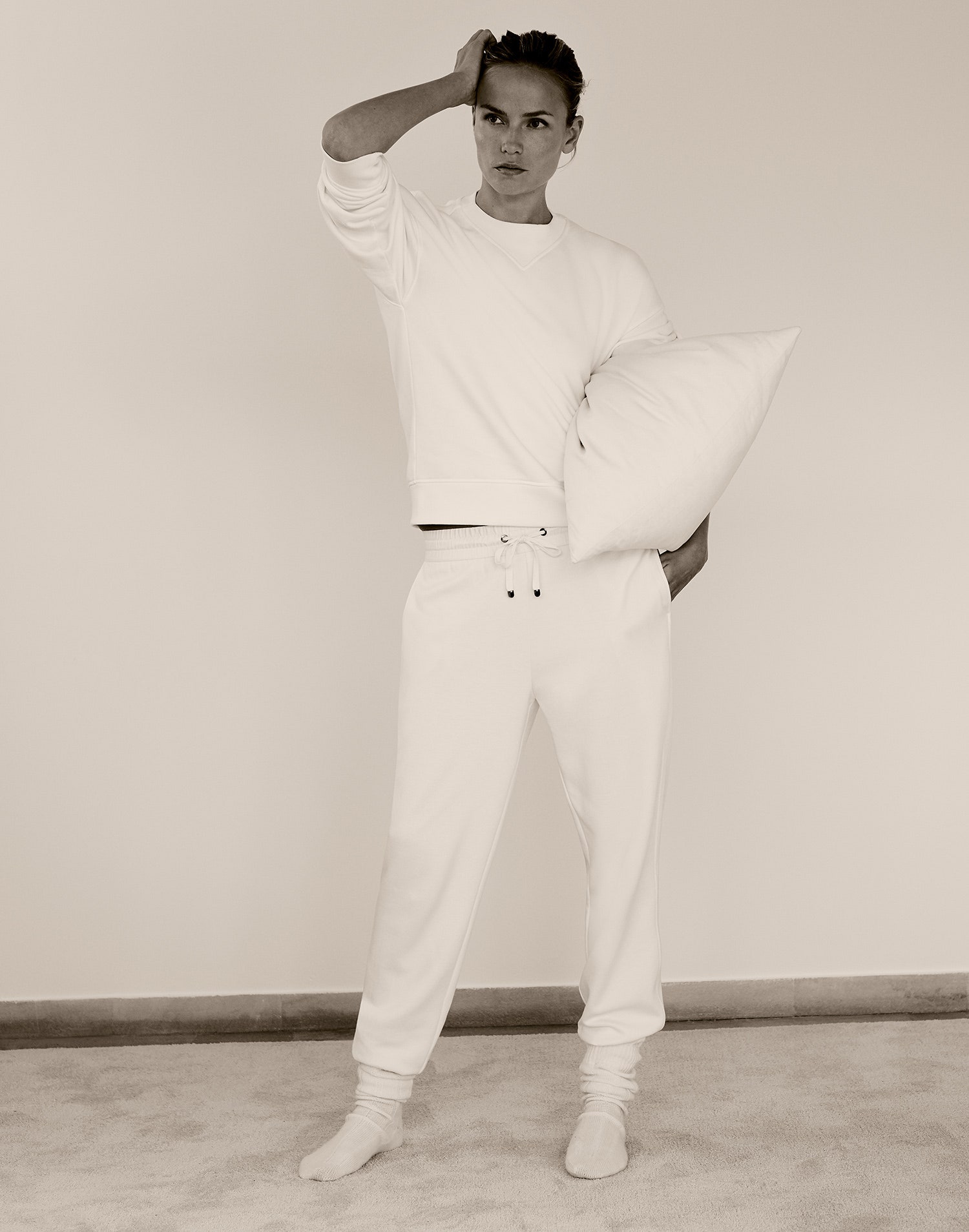 Все для йоги: идеальные бра, леггинсы, комбинезоны, майки, футболки и коврики в новой коллекции Massimo Dutti Soft