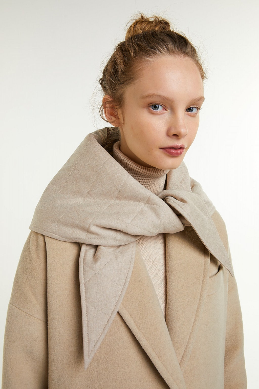 Vogue Россия представили коллекцию стеганых косынок и шарфов