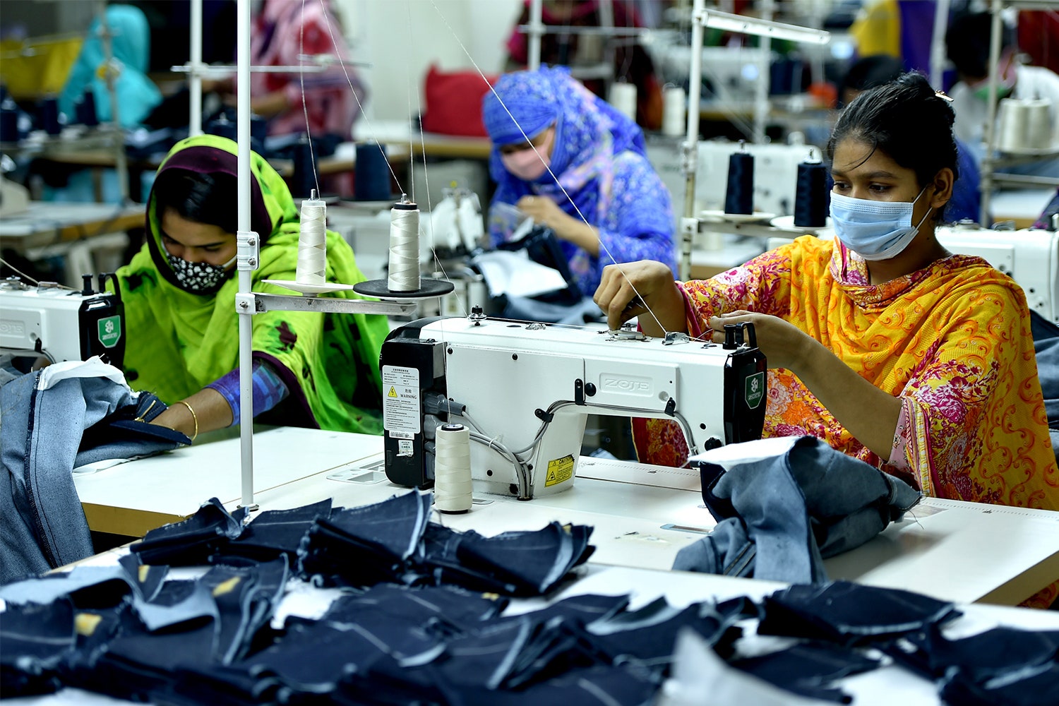 Как коронавирус повлиял на работников текстильных фабрик по всему миру