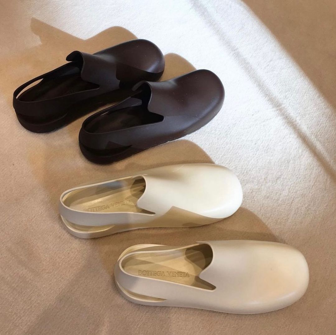 Клоги Bottega Veneta — главная обувь сезона весна-лето 2021. Что надо о них знать?