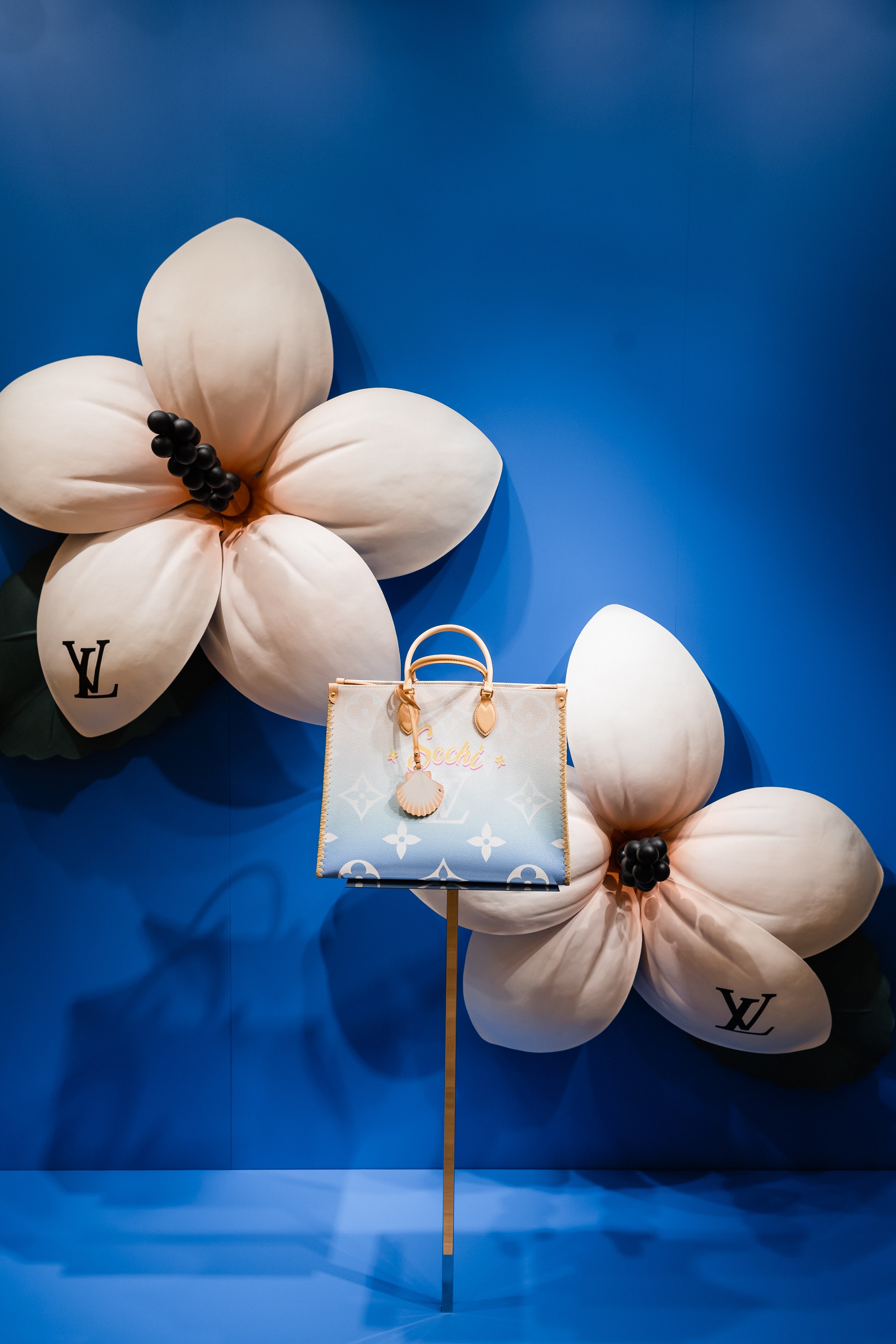 Louis Vuitton впервые представили сумку с названием русского города (догадайтесь какого!)