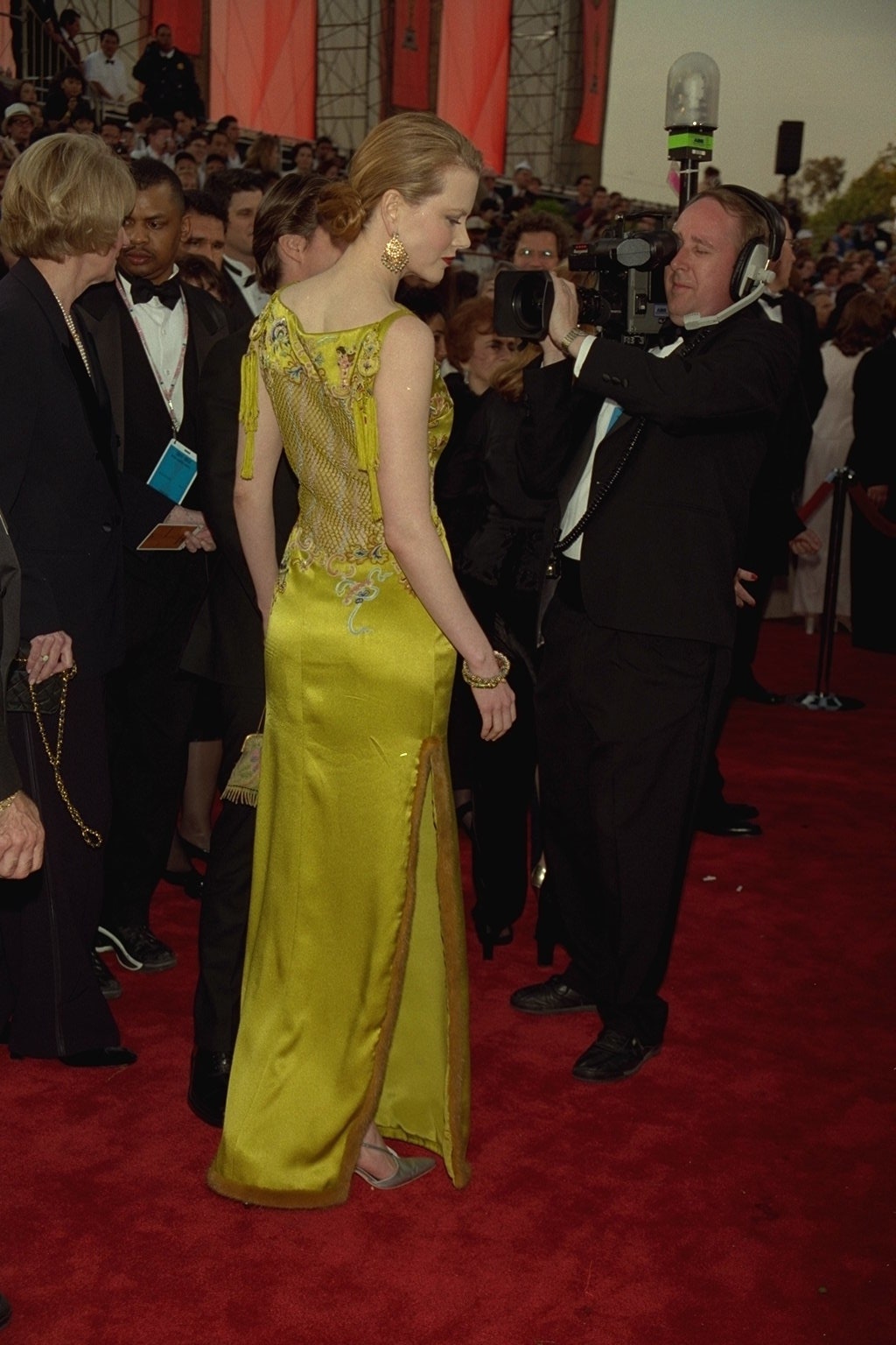 Как платье Николь Кидман на «Оскаре-1997» навсегда изменило традиции красных дорожек