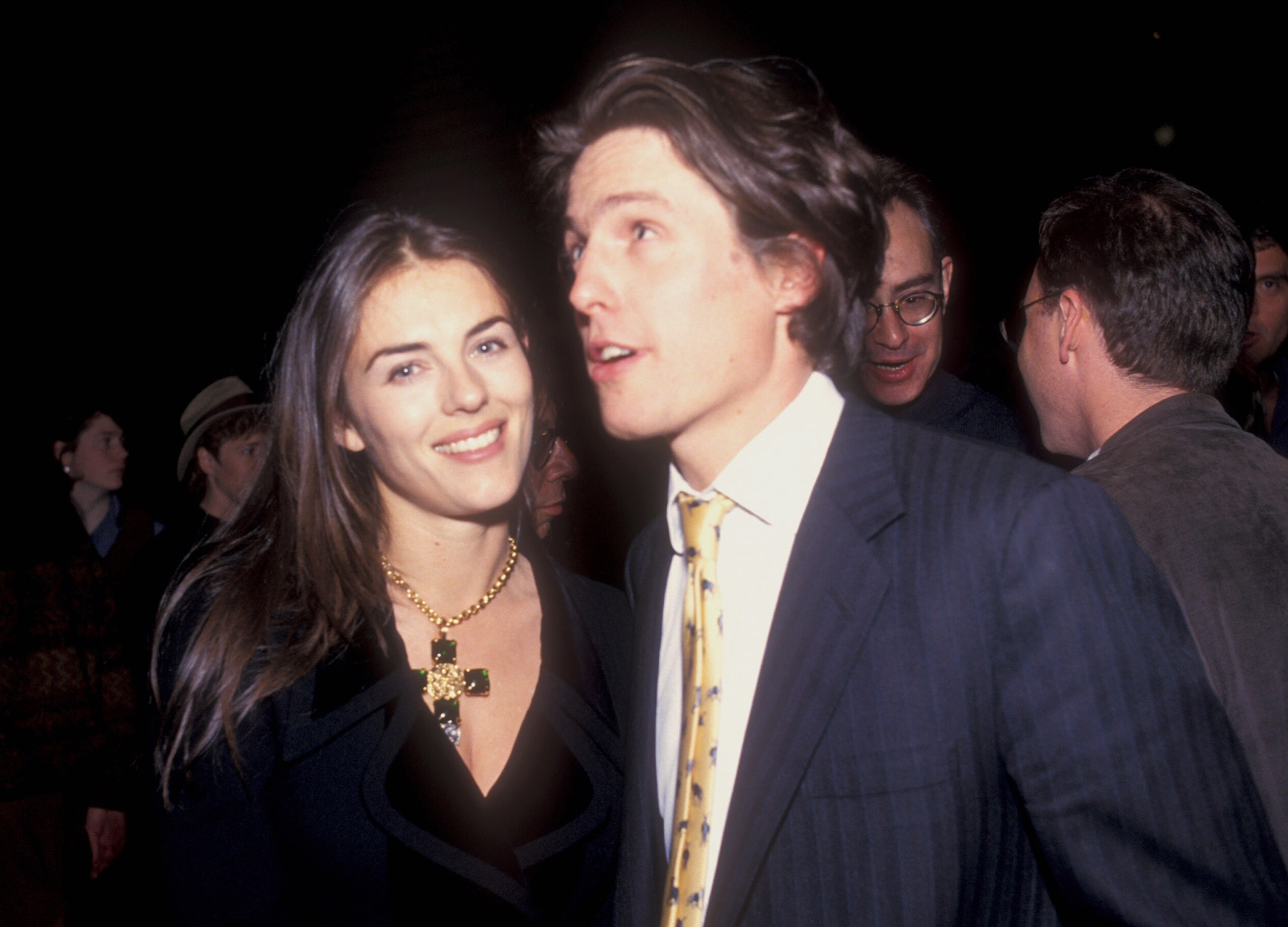 Элизабет херли и хью грант. Элизабет Херли и Хью Гранд. Elizabeth Hurley and Hugh Grant. Хью Грант и Элизабет Хёрли. Лиз Херли и Хью Грант.