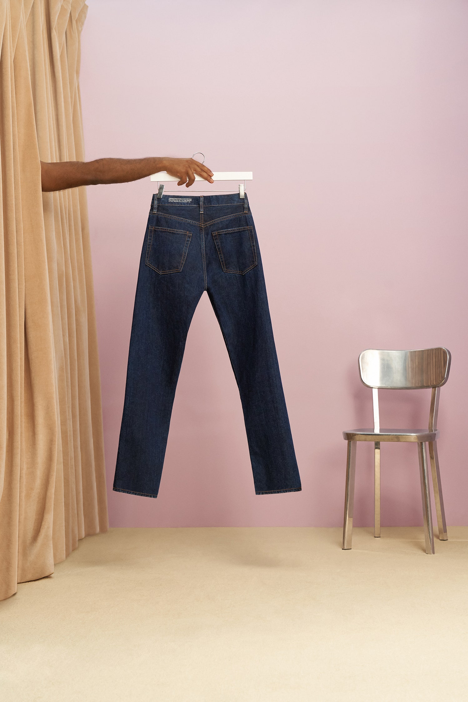 Как выглядят джинсы будущего, нужно ли их стирать и другие вопросы, которые мы обсудили с главным гуру денима Джонатаном Чонгом, автором линии Pangaia Denim